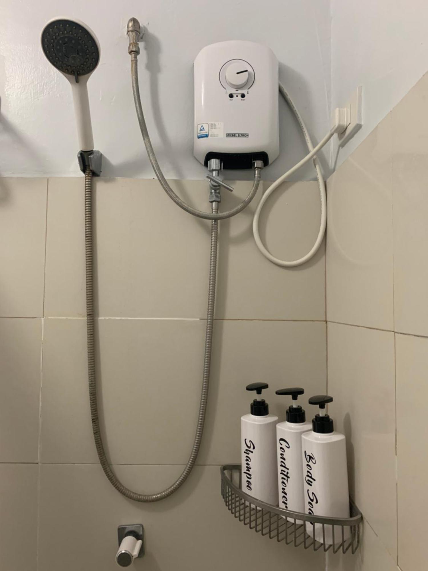 Spacious 2-Bedroom Condo,Wifi,Netflix,Free Parking Cagayan de Oro Luaran gambar