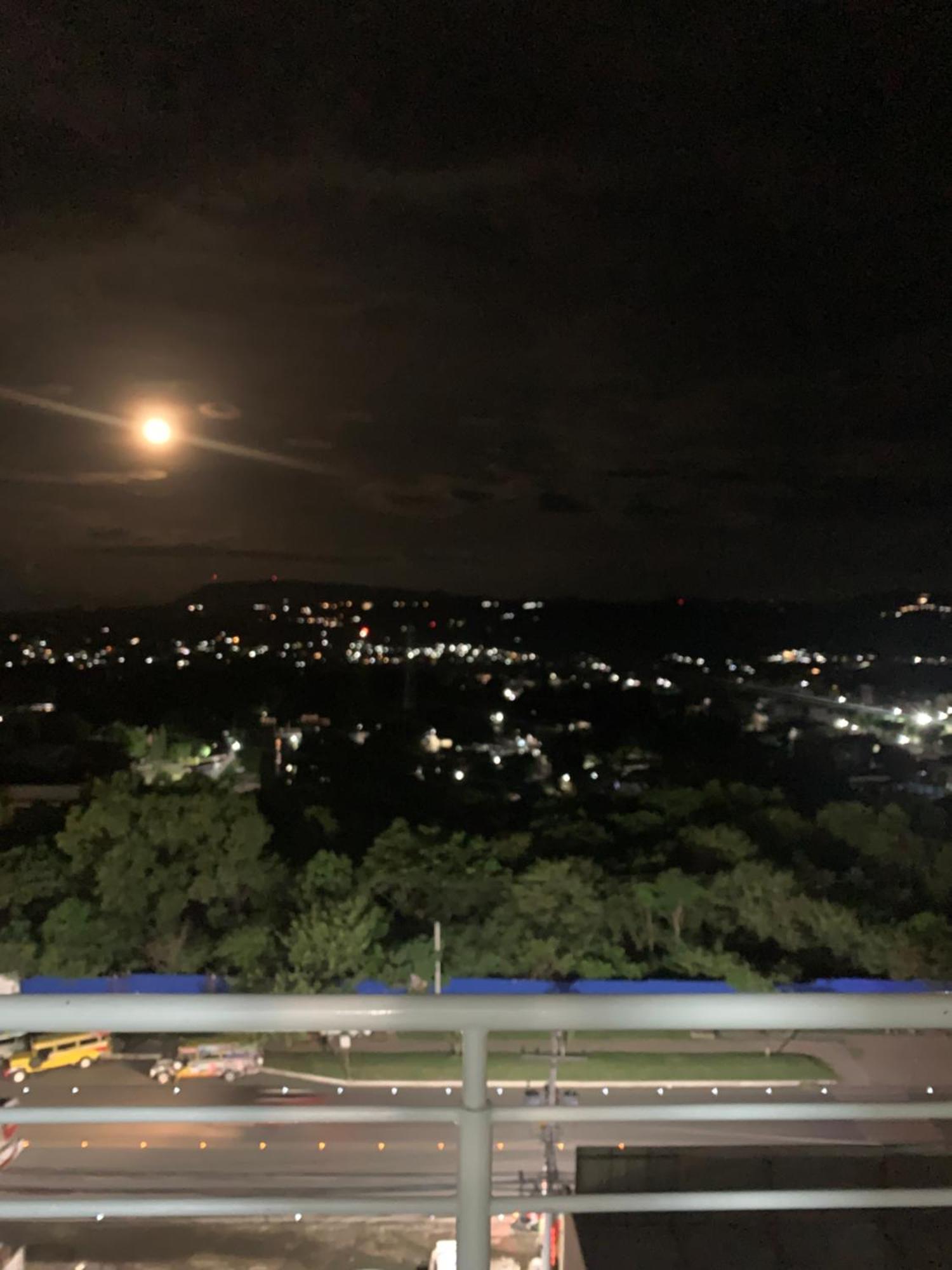 Spacious 2-Bedroom Condo,Wifi,Netflix,Free Parking Cagayan de Oro Luaran gambar