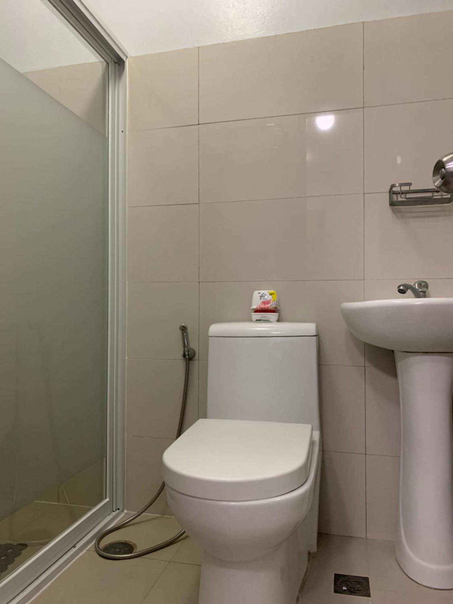 Spacious 2-Bedroom Condo,Wifi,Netflix,Free Parking Cagayan de Oro Luaran gambar