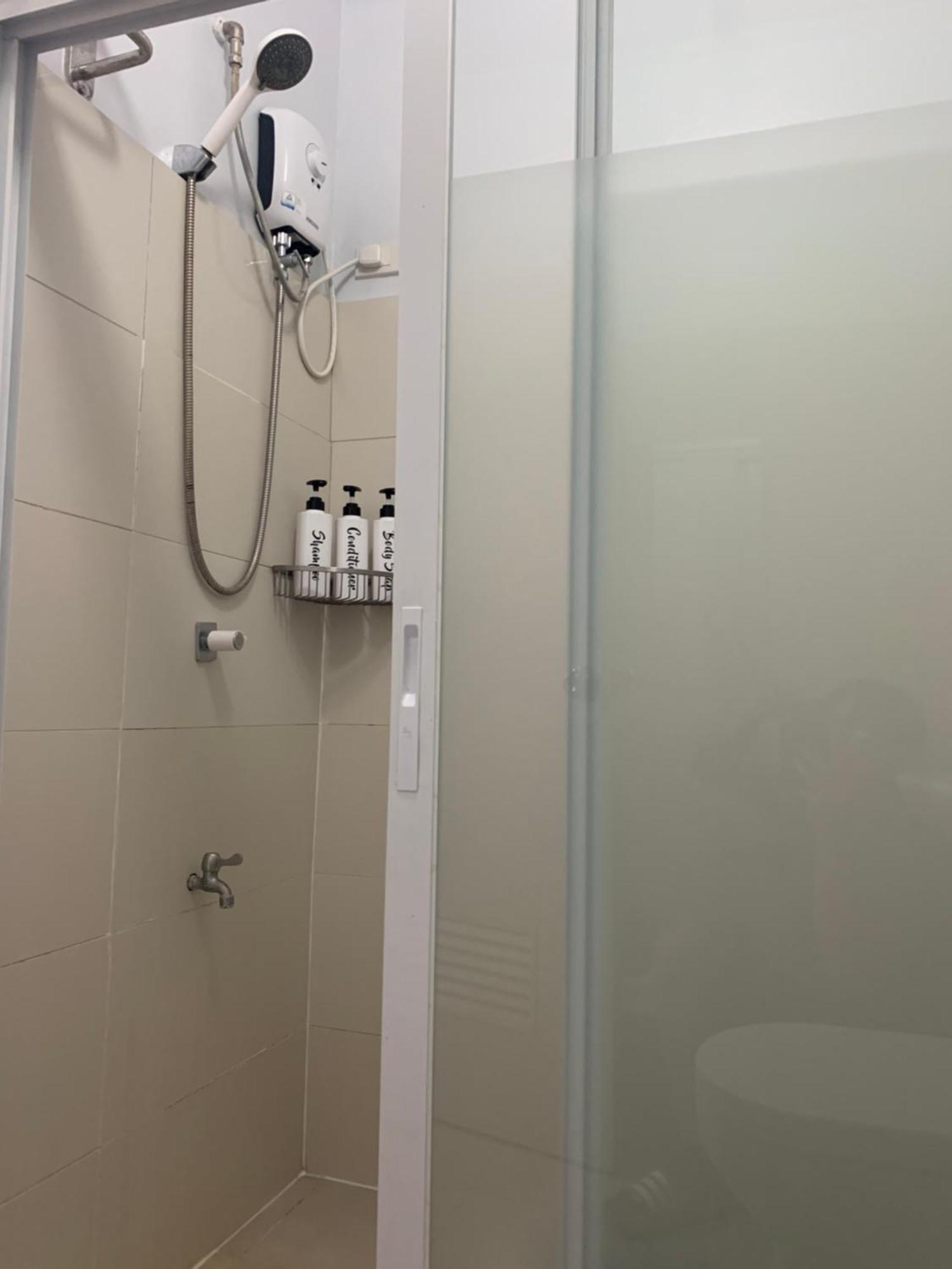 Spacious 2-Bedroom Condo,Wifi,Netflix,Free Parking Cagayan de Oro Luaran gambar