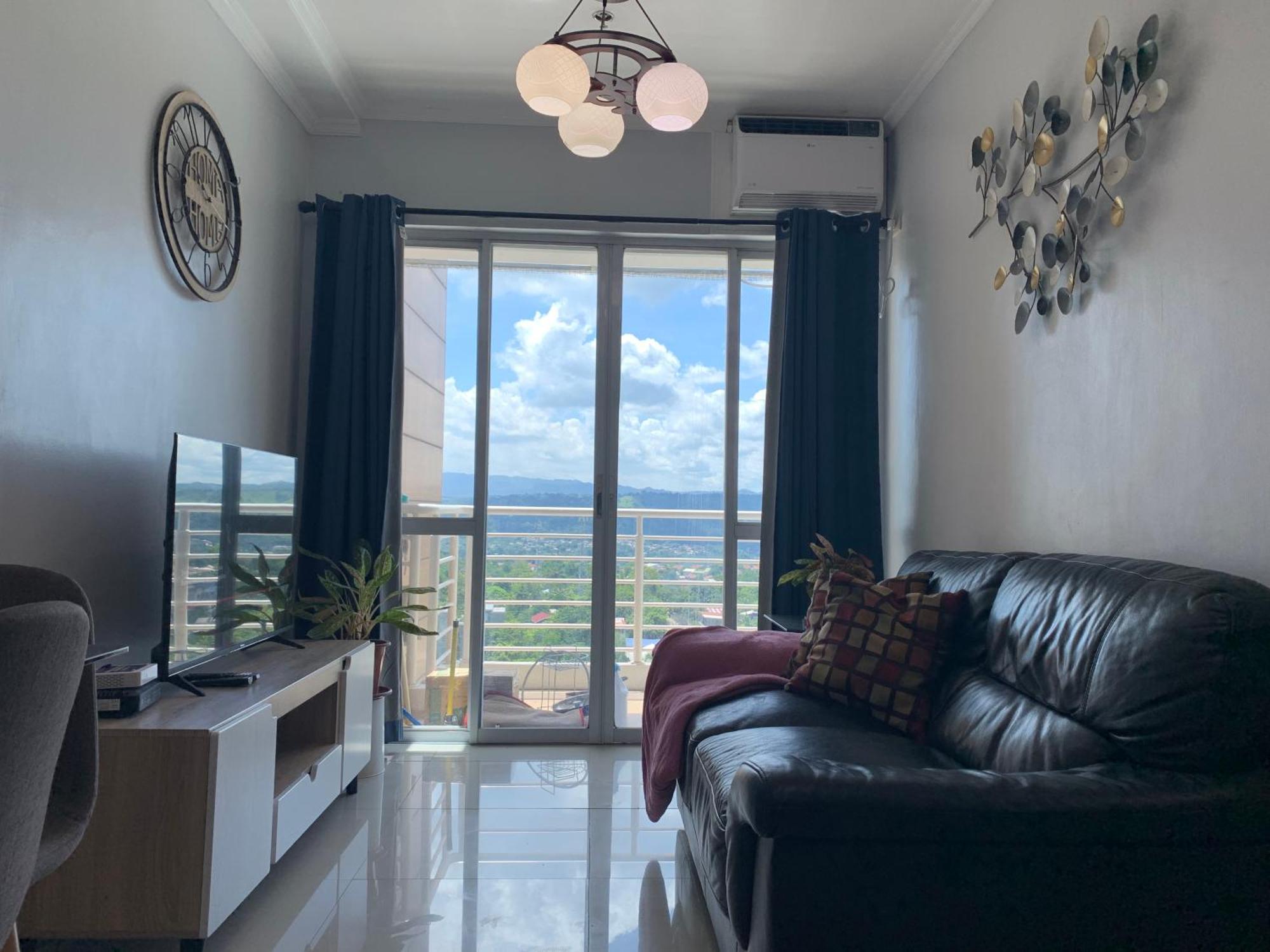 Spacious 2-Bedroom Condo,Wifi,Netflix,Free Parking Cagayan de Oro Luaran gambar